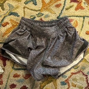 Lululemon 2.5” Hotty Hots